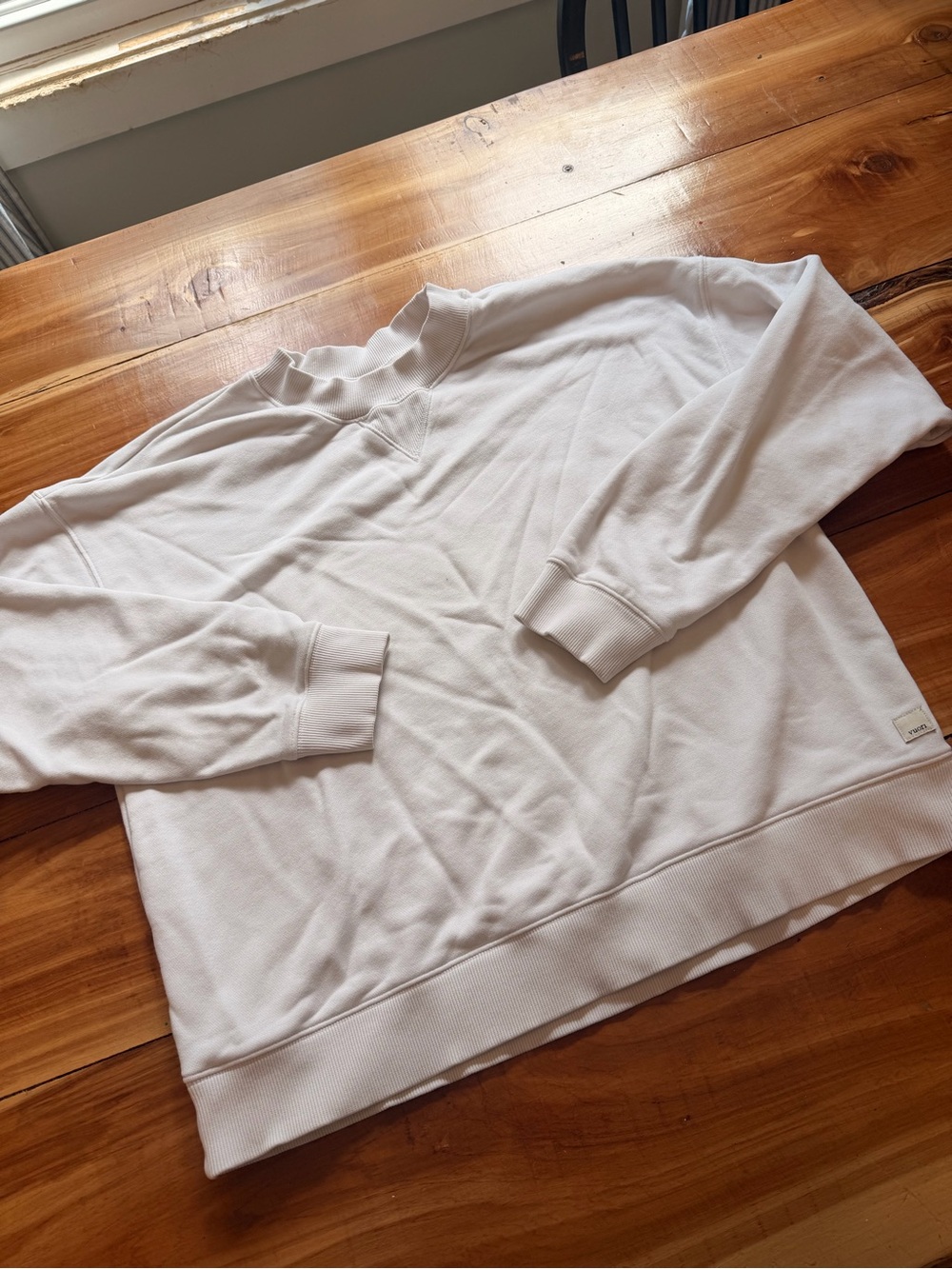 Vuori Women’s Crewneck Sweatshirt Size Medium, White Soft Stretchy